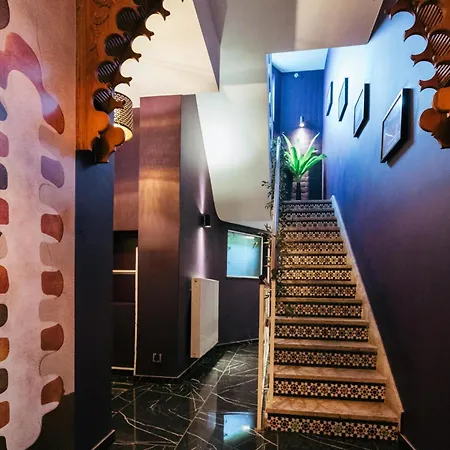 Yetişkin Oteli Nour